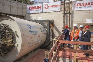 Start des Tunnelbaus unter dem Rhein: StEB Köln taufen Vortriebsmaschine für neuen Rheindüker